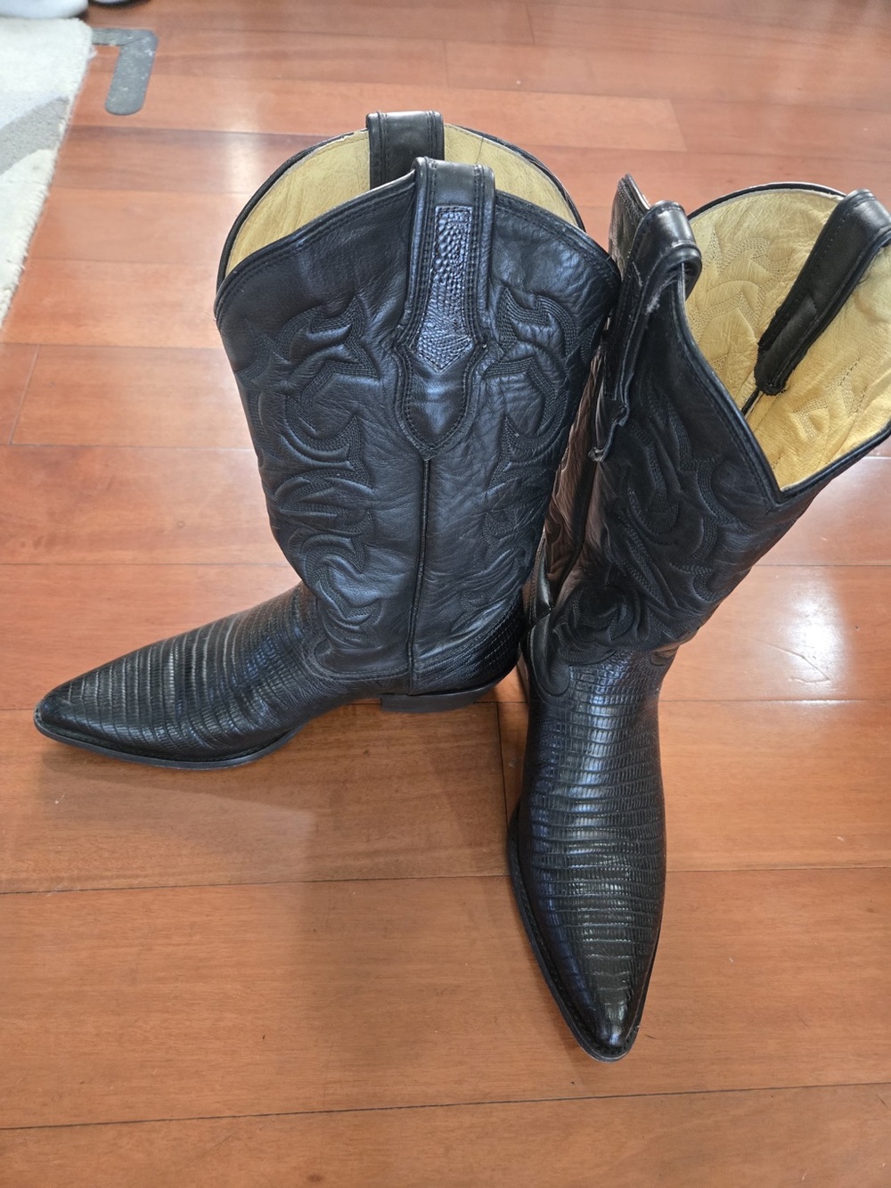 Men's Black Western Embossed Leather Cowboy Boots - Picture 3 of 4